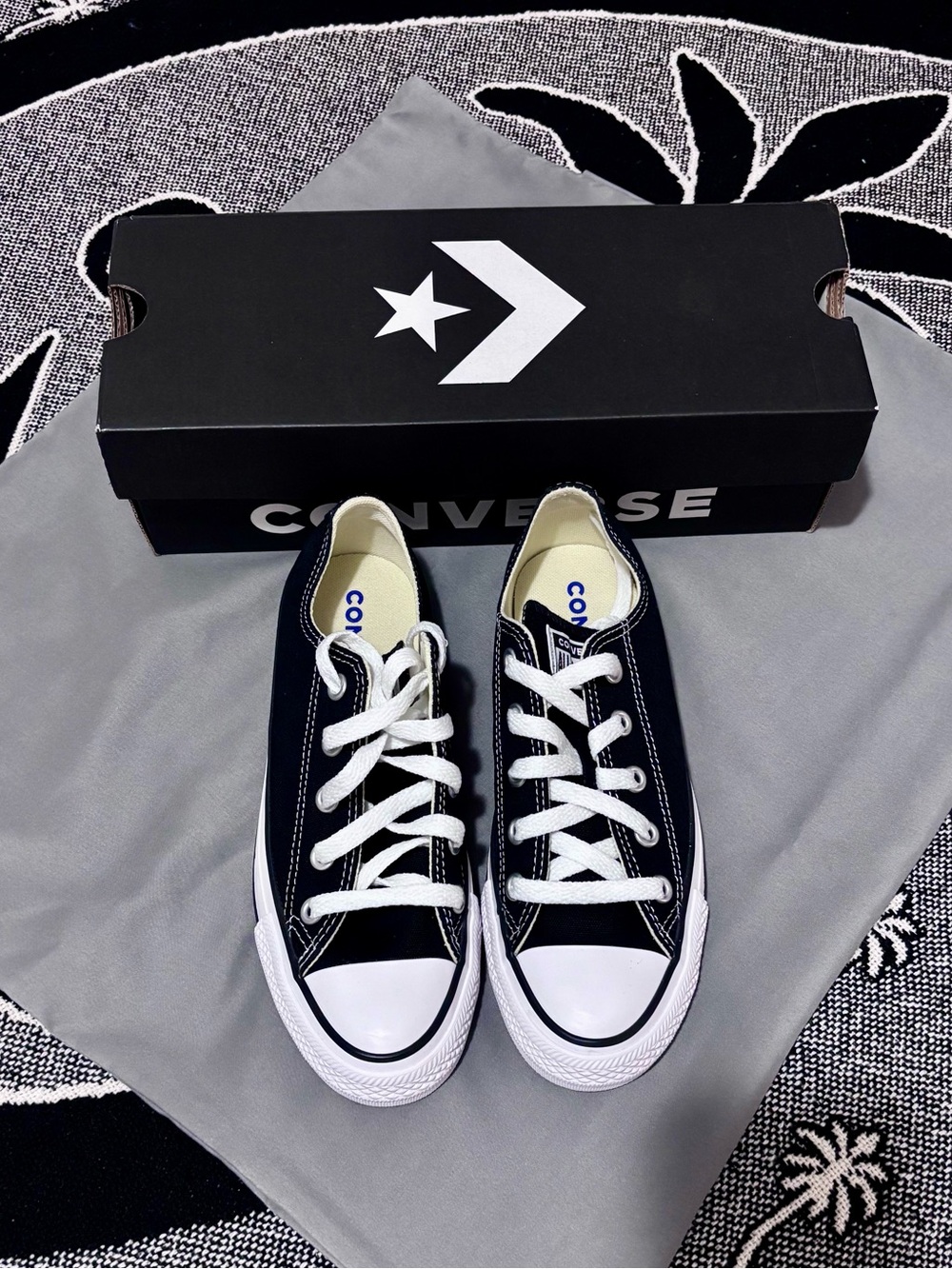 Converse Size 6 Low Top Canvas Sneakers